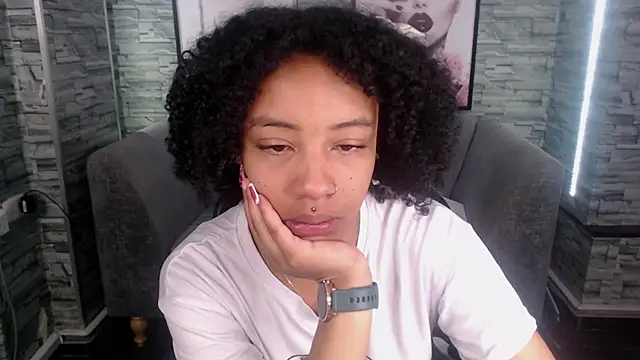 Snapshot of Violeth_b chatting on September 13, 2025, 12:38 pm Violeth b online show from September 13, 2025, 12:38 pm