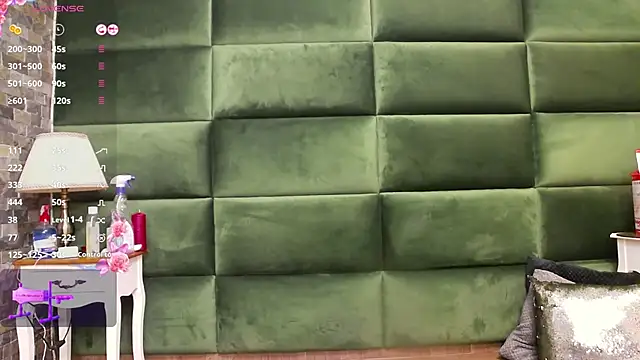 Snapshot of SelenSummer chatting on October 27, 2025, 8:10 pm SelenSummer online show from October 27, 2025, 8:10 pm