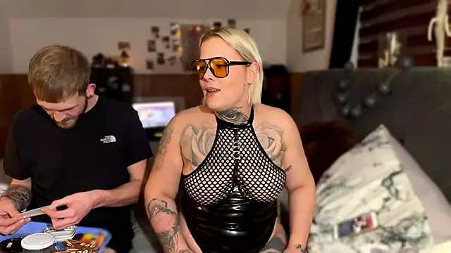 elina may online show from December 8, 2024, 8:04 pm