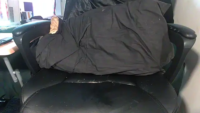 Snapshot of RickStone51 chatting on September 29, 2025, 6:02 pm RickStone51 online show from September 29, 2025, 6:02 pm