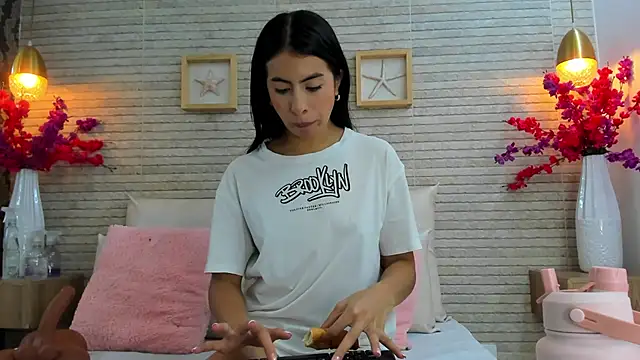 IssabellaLopez online show from October 27, 2025, 12:06 pm