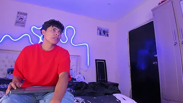 dafnezahiraa  online show from March 19, 2026, 3:17 am