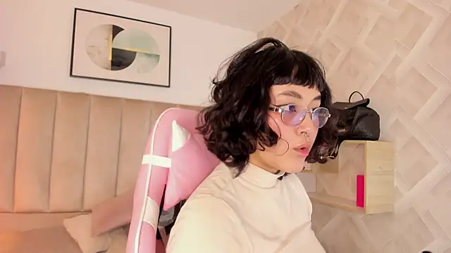 Haru Bonny online show from March 18, 2026, 7:37 pm