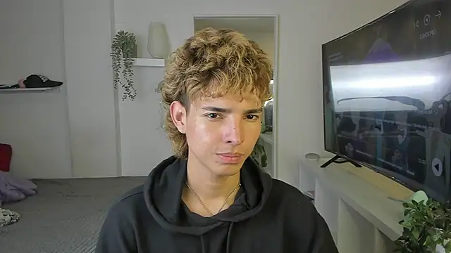 santy-kitty online show from November 6, 2025, 1:31 am