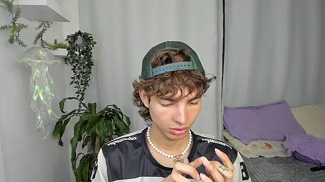 santy-kitty online show from December 22, 2025, 12:44 am