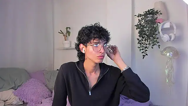 santy-kitty online show from February 15, 2026, 11:58 pm