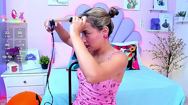 Snapshot of HannaPretthy chatting on November 3, 2025, 11:36 am HannaPretthy online show from November 3, 2025, 11:36 am