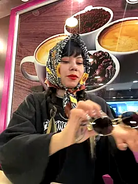 Snapshot of EemaHaruki chatting on October 20, 2025, 8:09 pm EemaHaruki online show from October 20, 2025, 8:09 pm