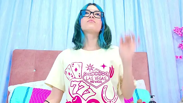 Snapshot of AlliciaKim chatting on November 10, 2025, 7:19 pm AlliciaKim online show from November 10, 2025, 7:19 pm