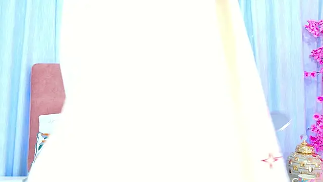 Snapshot of AlliciaKim chatting on November 15, 2025, 7:29 pm AlliciaKim online show from November 15, 2025, 7:29 pm