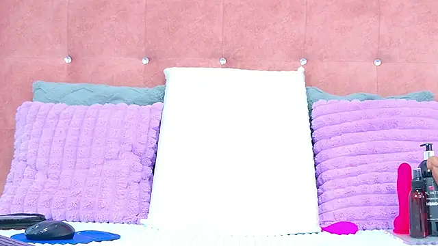 Snapshot of AlliciaKim chatting on November 21, 2025, 7:35 pm AlliciaKim online show from November 21, 2025, 7:35 pm