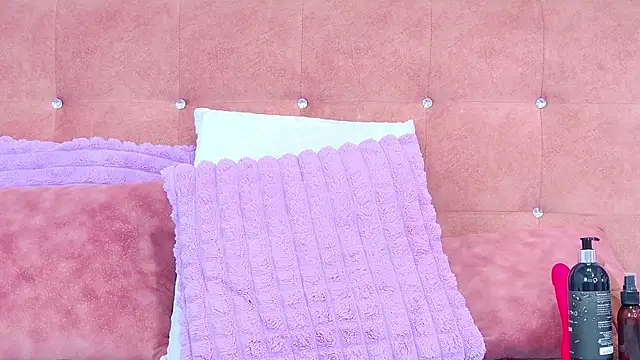 Snapshot of AlliciaKim chatting on December 3, 2025, 7:13 pm AlliciaKim online show from December 3, 2025, 7:13 pm