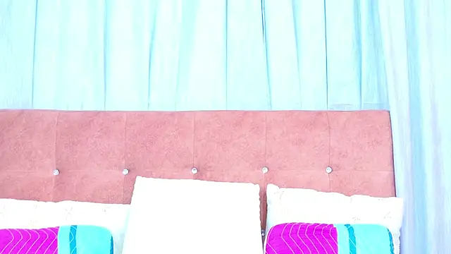 Snapshot of AlliciaKim chatting on November 9, 2025, 7:18 pm AlliciaKim online show from November 9, 2025, 7:18 pm