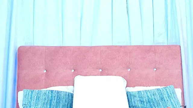 Snapshot of AlliciaKim chatting on October 30, 2025, 7:11 pm AlliciaKim online show from October 30, 2025, 7:11 pm