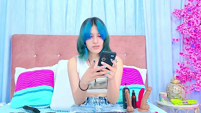 Snapshot of AlliciaKim chatting on November 6, 2025, 7:18 pm AlliciaKim online show from November 6, 2025, 7:18 pm