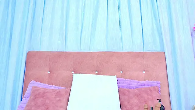 Snapshot of AlliciaKim chatting on December 2, 2025, 7:26 pm AlliciaKim online show from December 2, 2025, 7:26 pm