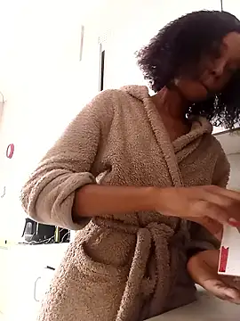 02Boitybaby online show from January 12, 2026, 7:37 am