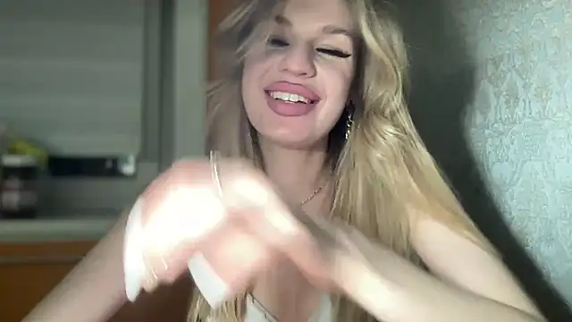 Snapshot of Your_Jessy chatting on March 4, 2025, 7:32 pm Your Jessy online show from March 4, 2025, 7:32 pm