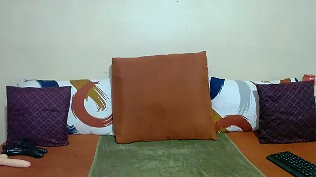 DiamondLuv29 online show from April 14, 2026, 2:49 am