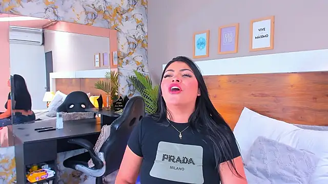 EmaBakker online show from March 20, 2026, 7:04 pm