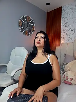 Snapshot of EmaBakker chatting on December 19, 2025, 12:07 pm EmaBakker online show from December 19, 2025, 12:07 pm