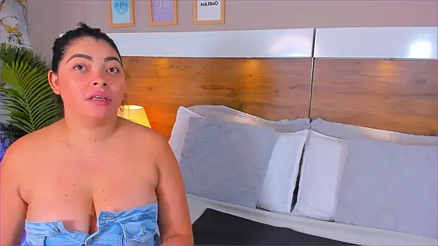 Snapshot of EmaBakker chatting on February 12, 2026, 7:41 am EmaBakker online show from February 12, 2026, 7:41 am