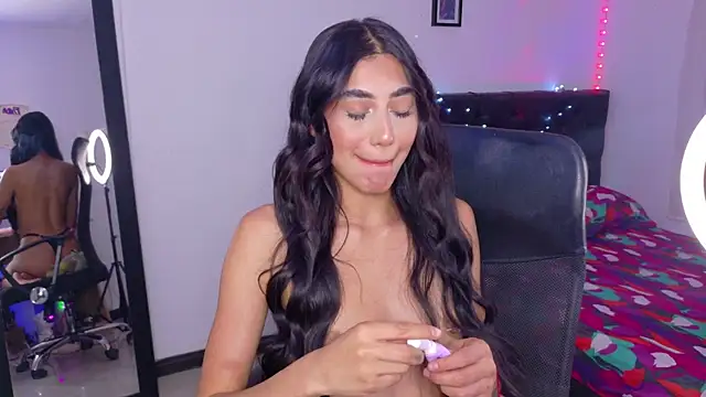 Snapshot of JulietaCheerr chatting on December 19, 2025, 1:53 am JulietaCheerr online show from December 19, 2025, 1:53 am