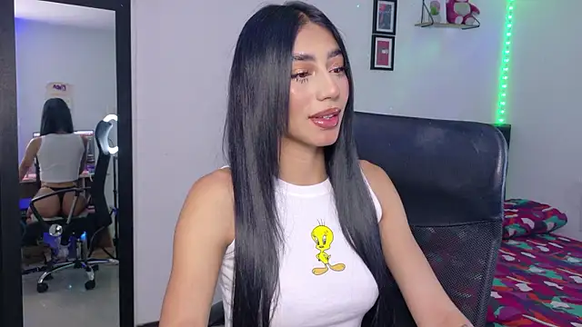 Snapshot of JulietaCheerr chatting on February 5, 2026, 1:29 pm JulietaCheerr online show from February 5, 2026, 1:29 pm