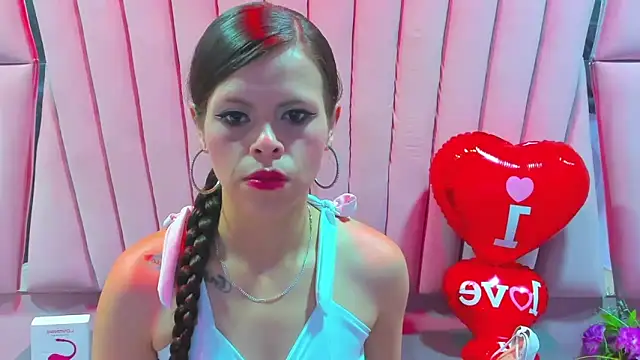 Mariana Benett online show from October 4, 2025, 8:54 pm