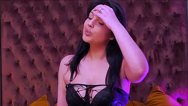 Snapshot of GiuliaHarvey chatting on February 2, 2026, 7:57 pm GiuliaHarvey online show from February 2, 2026, 7:57 pm