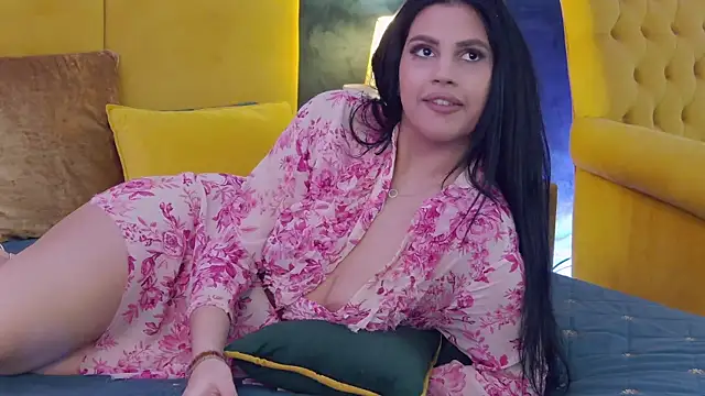 Snapshot of GiuliaHarvey chatting on March 7, 2025, 7:38 pm GiuliaHarvey online show from March 7, 2025, 7:38 pm