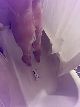 Snapshot of twentywithafelonyy chatting on December 16, 2024, 7:04 am twentywithafelonyy online show from December 16, 2024, 7:04 am