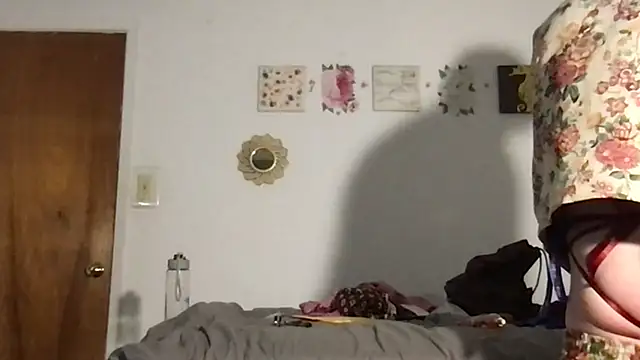 Snapshot of twentywithafelonyy chatting on October 11, 2025, 11:00 am twentywithafelonyy online show from October 11, 2025, 11:00 am