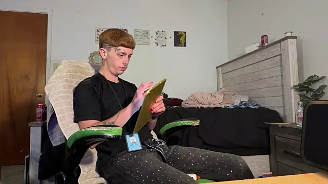 twentywithafelonyy online show from November 15, 2025, 6:12 pm