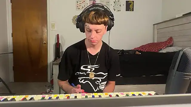 Snapshot of twentywithafelonyy chatting on September 15, 2025, 5:41 am twentywithafelonyy online show from September 15, 2025, 5:41 am