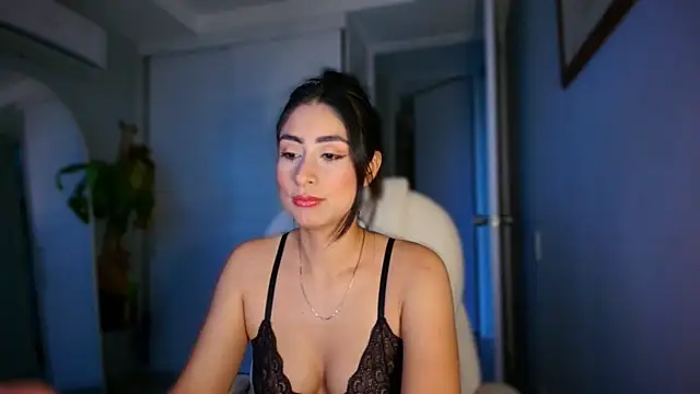 auroracaruso11 online show from October 24, 2025, 10:09 pm