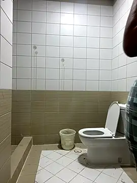 Layla-daloua online show from December 21, 2025, 9:15 pm