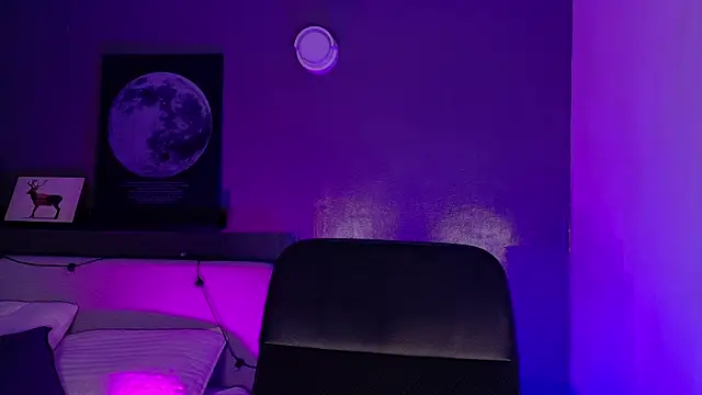 ParisFox  online show from January 6, 2026, 8:02 pm