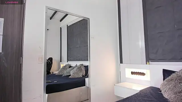 SaraGomez1 online show from March 13, 2025, 12:24 pm