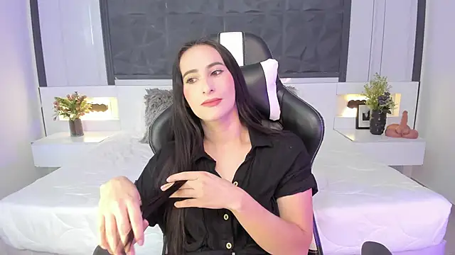 SaraGomez1 online show from September 30, 2025, 4:46 pm