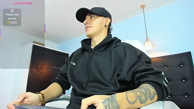 Lobo 17  online show from October 23, 2025, 3:49 am