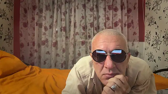 Snapshot of StellarTeam chatting on October 26, 2025, 9:04 pm StellarTeam online show from October 26, 2025, 9:04 pm