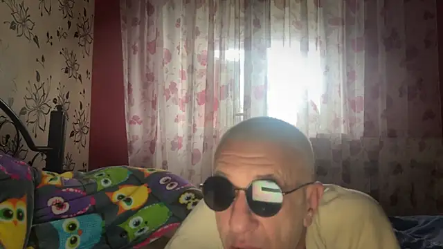 Snapshot of StellarTeam chatting on December 14, 2025, 12:22 pm StellarTeam online show from December 14, 2025, 12:22 pm