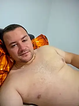 Snapshot of KarlosCarutox chatting on October 1, 2025, 7:18 pm KarlosCarutox online show from October 1, 2025, 7:18 pm