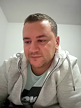 Snapshot of KarlosCarutox chatting on September 29, 2025, 5:51 pm KarlosCarutox online show from September 29, 2025, 5:51 pm