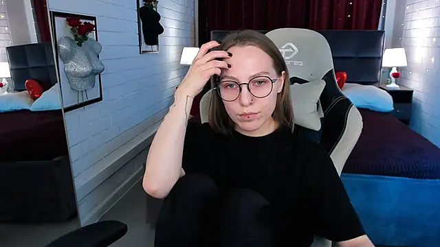 AphexQueen online show from March 20, 2025, 3:25 pm