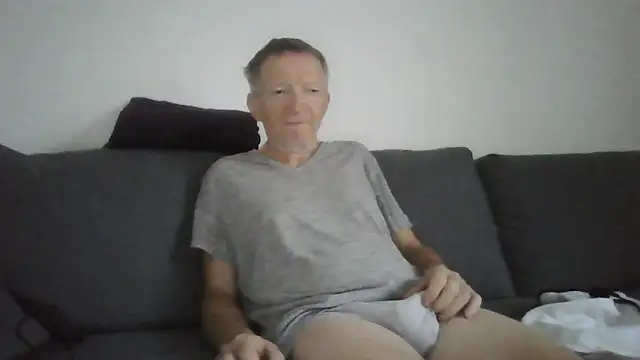 Snapshot of naturiste974 chatting on June 3, 2026, 4:46 am naturiste974 online show from June 3, 2026, 4:46 am