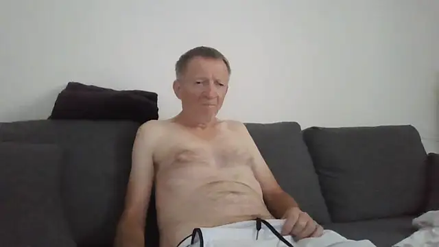 Snapshot of naturiste974 chatting on May 27, 2026, 1:40 pm naturiste974 online show from May 27, 2026, 1:40 pm