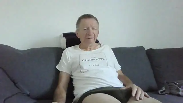 Snapshot of naturiste974 chatting on June 7, 2026, 5:23 am naturiste974 online show from June 7, 2026, 5:23 am