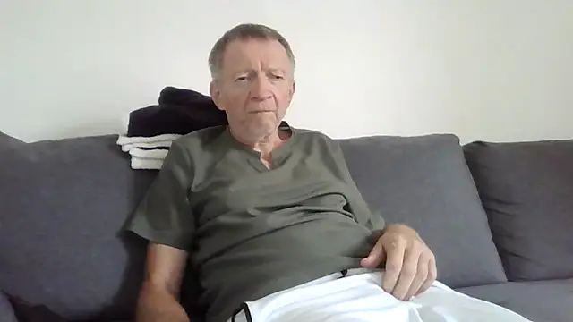 Snapshot of naturiste974 chatting on June 4, 2026, 4:11 pm naturiste974 online show from June 4, 2026, 4:11 pm
